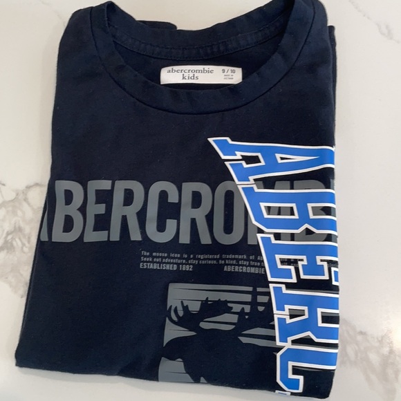 Abercrombie kids-Boys black, blue and gray T-shirt. Size 9-10 - Picture 5 of 5